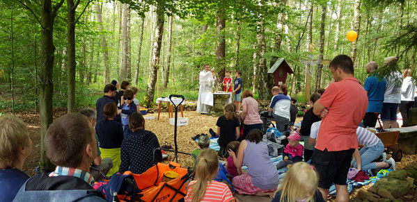 Eucharistiefeier am Waldheiligtum Eucharistiefeier am Waldheiligtum